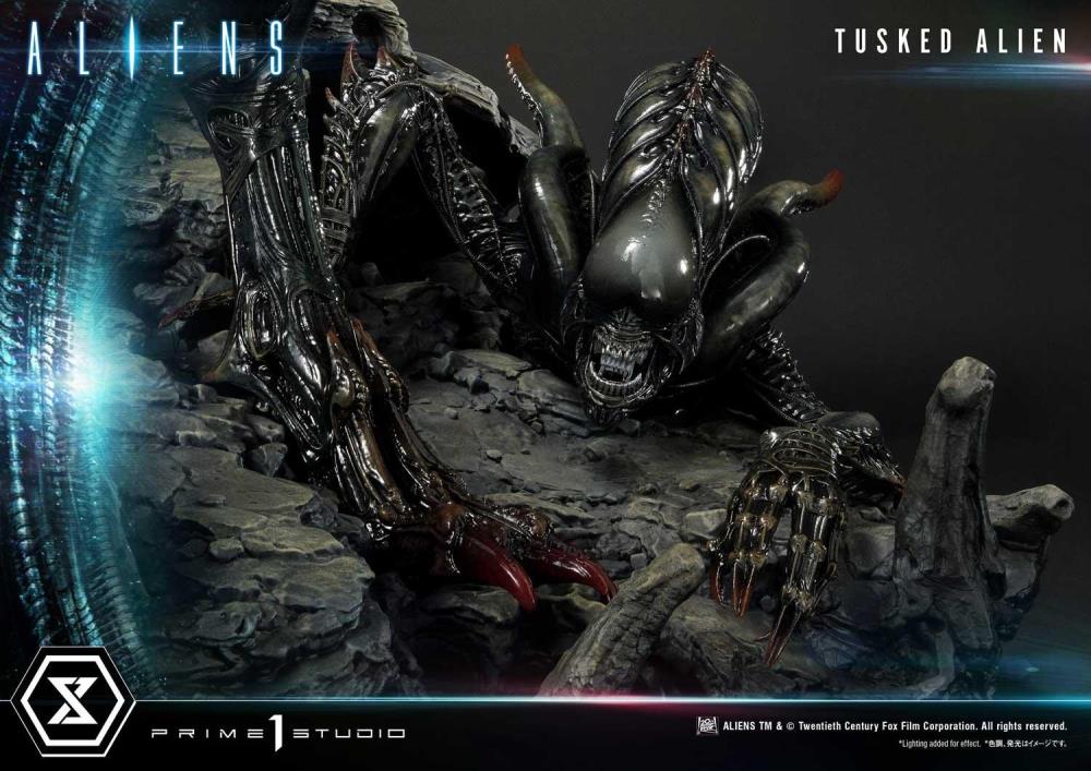 Aliens Premium Masterline Tusked Alien Statue Gallery Image 61