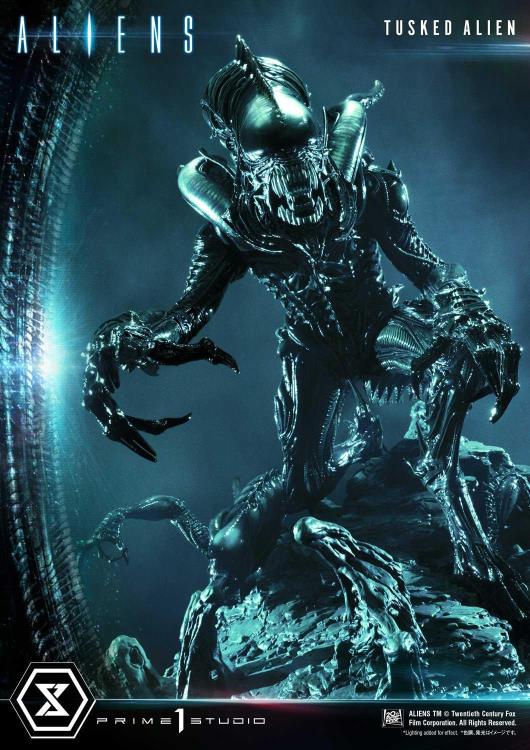 Aliens Premium Masterline Tusked Alien Statue Gallery Image 16
