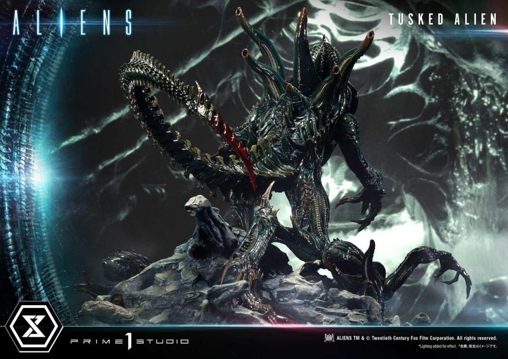 Aliens Premium Masterline Tusked Alien Statue Gallery Image 41
