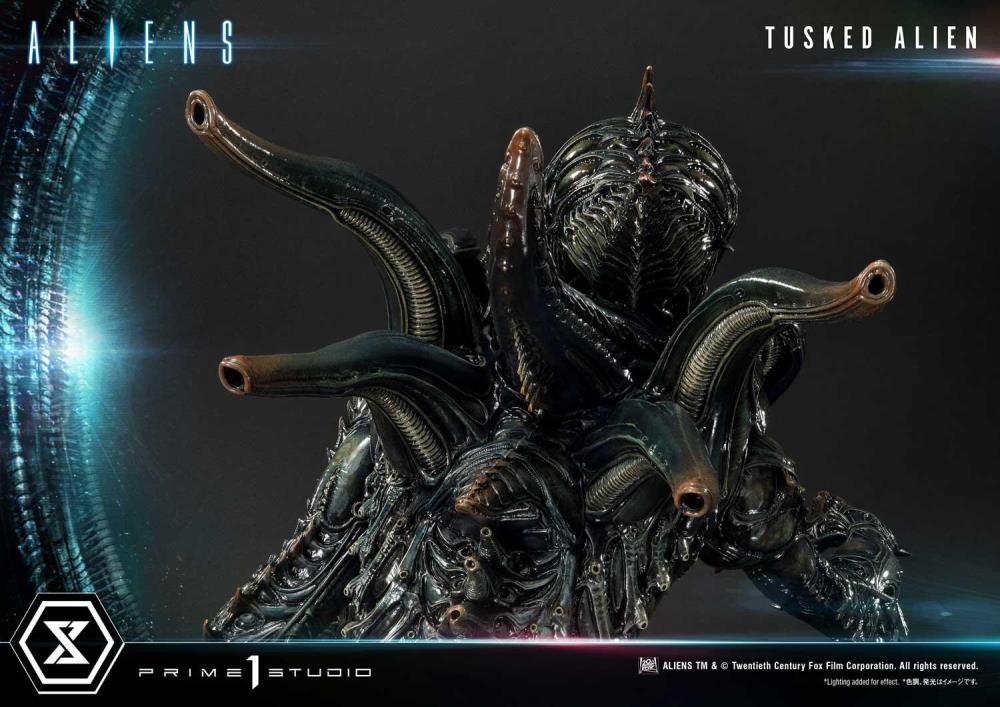 Aliens Premium Masterline Tusked Alien Statue Gallery Image 54