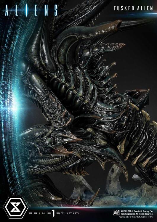 Aliens Premium Masterline Tusked Alien Statue Gallery Image 51
