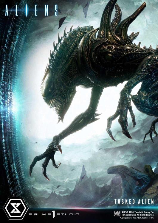 Aliens Premium Masterline Tusked Alien Statue Gallery Image 13