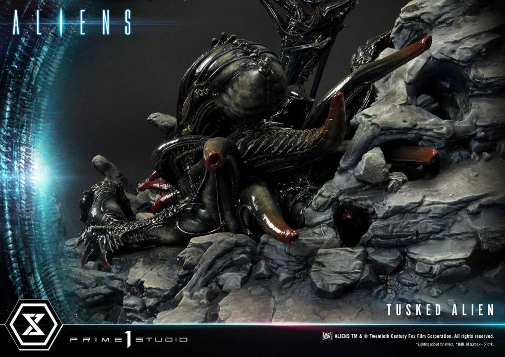 Aliens Premium Masterline Tusked Alien Statue Gallery Image 64