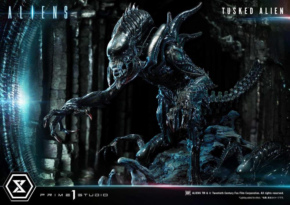 Aliens Premium Masterline Tusked Alien Statue Gallery Image 37