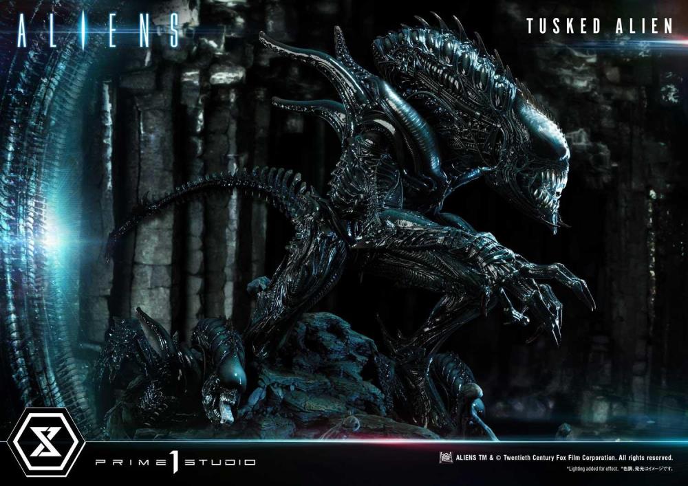 Aliens Premium Masterline Tusked Alien Statue Gallery Image 39