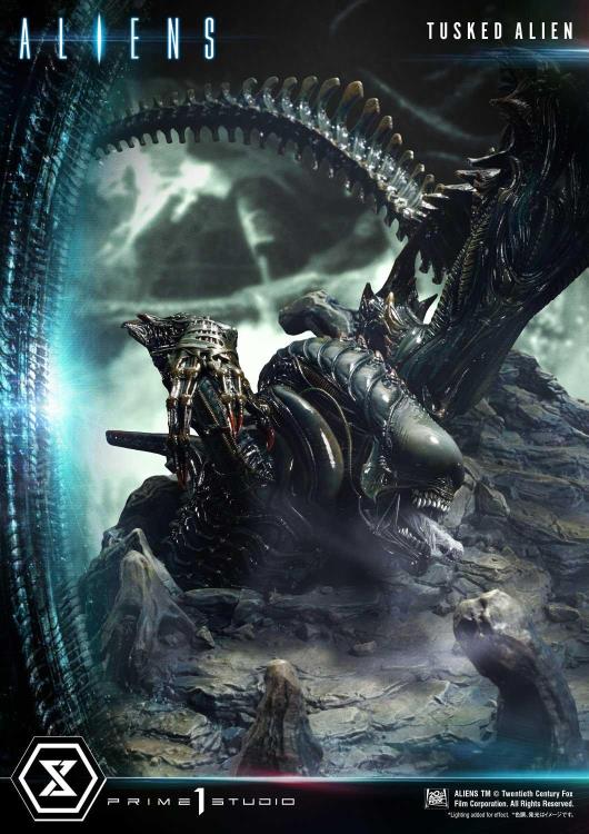 Aliens Premium Masterline Tusked Alien Statue Gallery Image 22