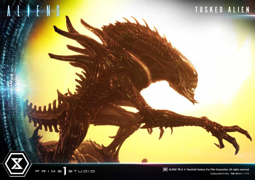 Aliens Premium Masterline Tusked Alien Statue Gallery Image 30