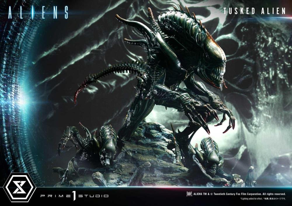 Aliens Premium Masterline Tusked Alien Statue Gallery Image 38