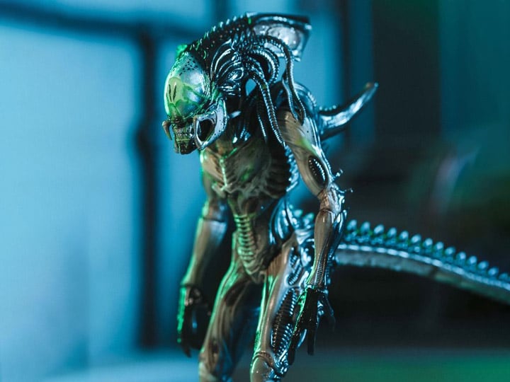 Alien vs. Predator: Requiem Predalien (Battle Damaged) 1:18 Scale PX Previews Exclusive Figure Gallery Image 1