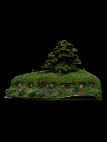 The Lord of the Rings Bag End on the Hill Limited Edition Diorama Gallery Image 2