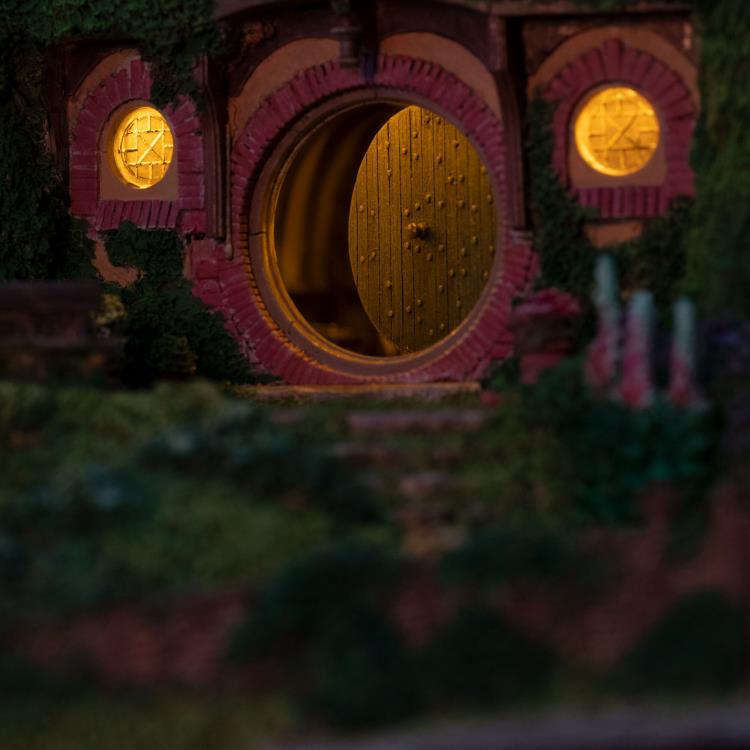 The Lord of the Rings Bag End on the Hill Limited Edition Diorama Gallery Image 8