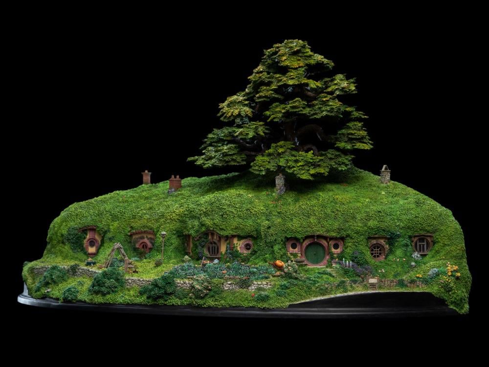 The Lord of the Rings Bag End on the Hill Limited Edition Diorama Gallery Image 3