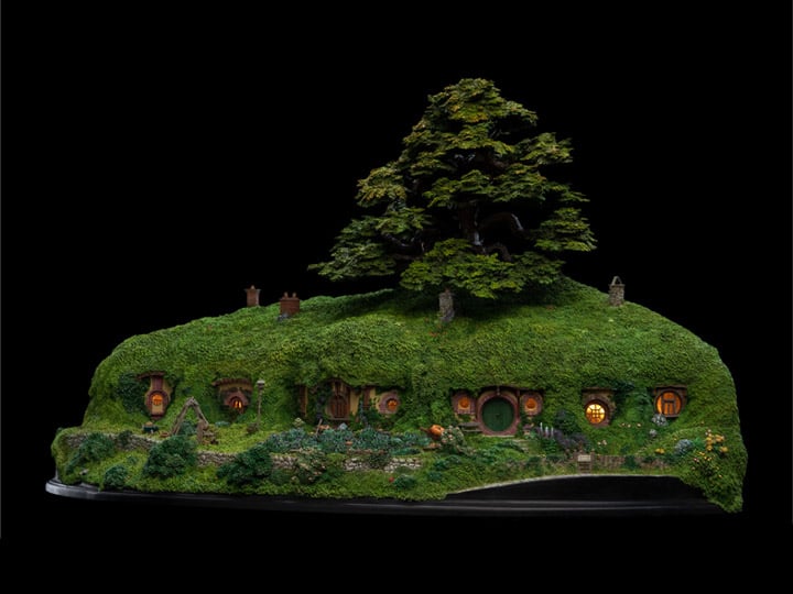 The Lord of the Rings Bag End on the Hill Limited Edition Diorama Gallery Image 1