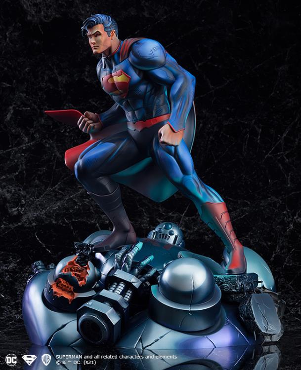 DC Comics Art Respect Superman 1/6 Scale Statue Gallery Image 4