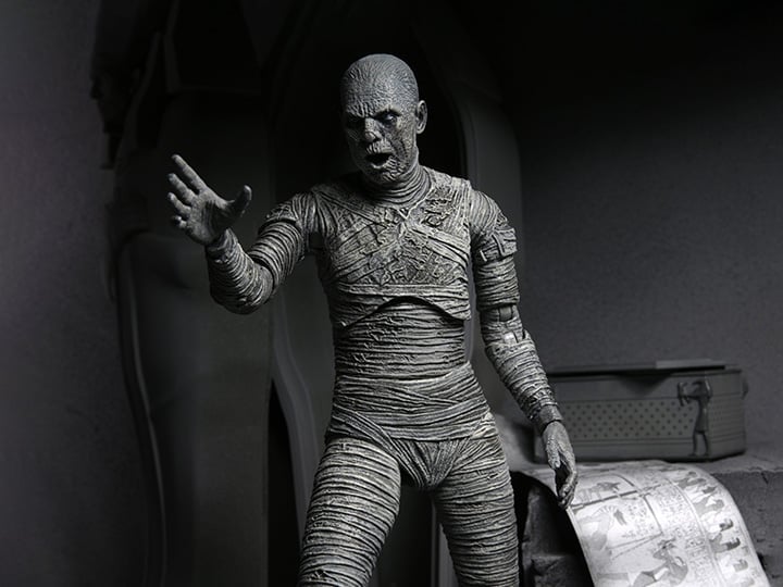 Universal Monsters Ultimate Mummy (Black & White) Figure Gallery Image 1