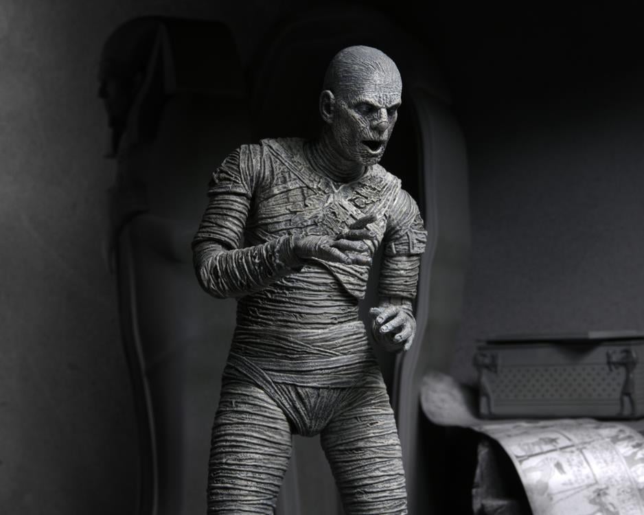 Universal Monsters Ultimate Mummy (Black & White) Figure Gallery Image 14