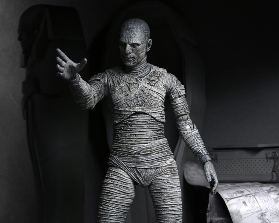 Universal Monsters Ultimate Mummy (Black & White) Figure Gallery Image 15
