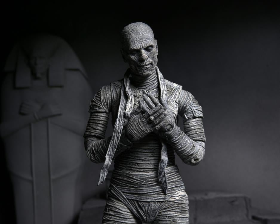 Universal Monsters Ultimate Mummy (Black & White) Figure Gallery Image 13