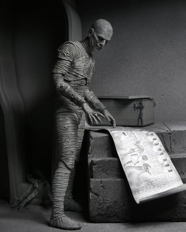 Universal Monsters Ultimate Mummy (Black & White) Figure Gallery Image 12