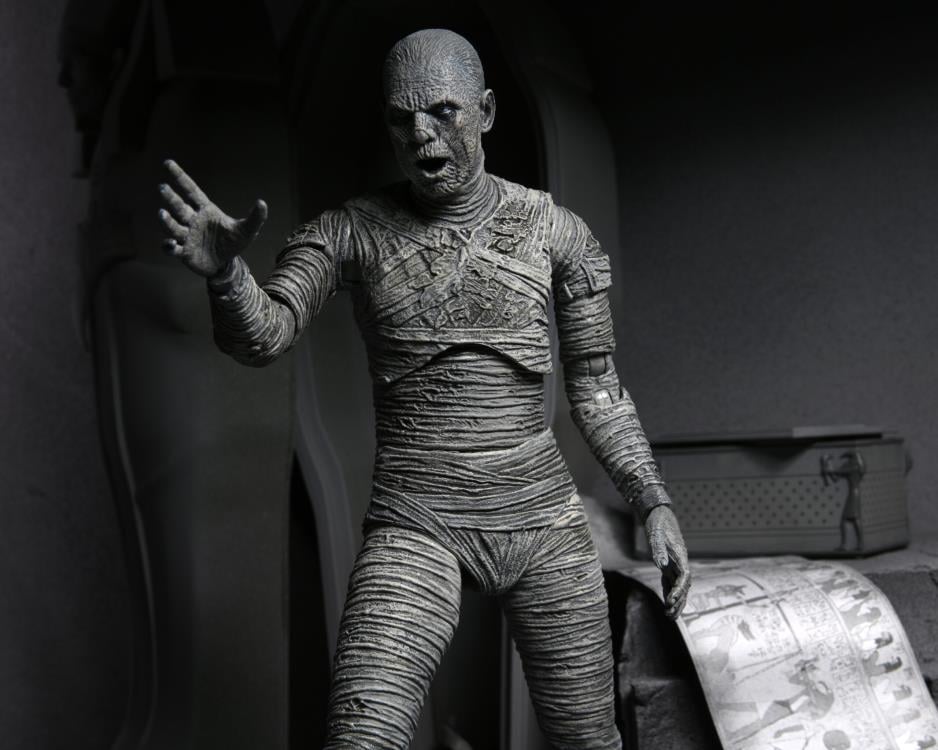 Universal Monsters Ultimate Mummy (Black & White) Figure Gallery Image 16