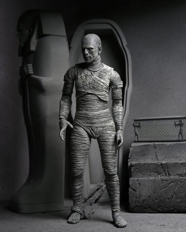 Universal Monsters Ultimate Mummy (Black & White) Figure Gallery Image 8