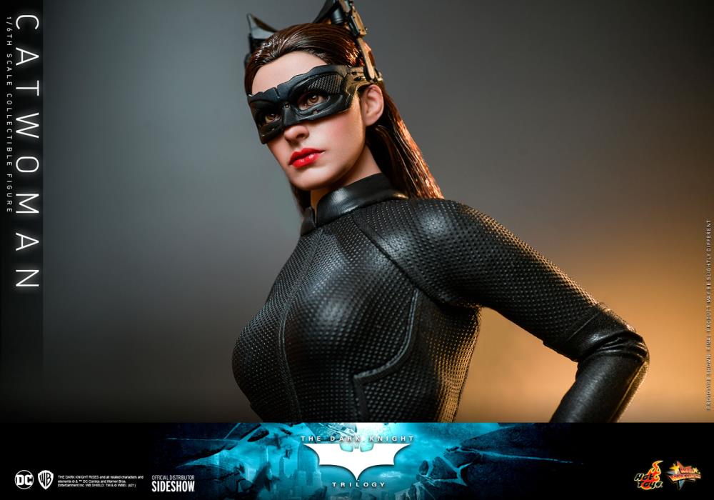 The Dark Knight Rises MMS627 Catwoman 1/6th Scale Collectible Figure Gallery Image 13