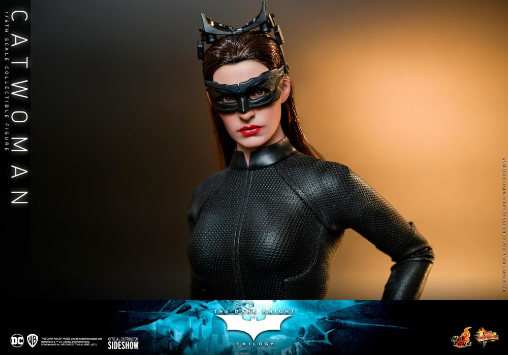The Dark Knight Rises MMS627 Catwoman 1/6th Scale Collectible Figure Gallery Image 16