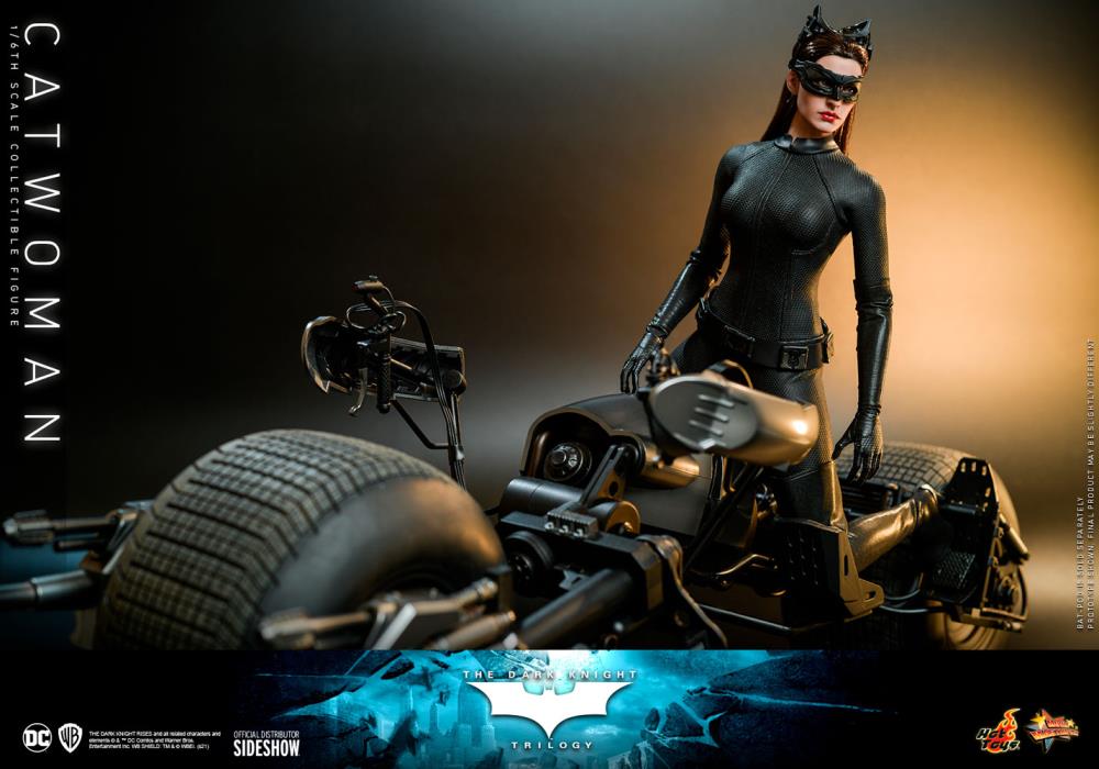 The Dark Knight Rises MMS627 Catwoman 1/6th Scale Collectible Figure Gallery Image 14