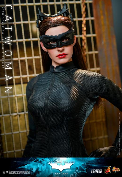 The Dark Knight Rises MMS627 Catwoman 1/6th Scale Collectible Figure Gallery Image 5
