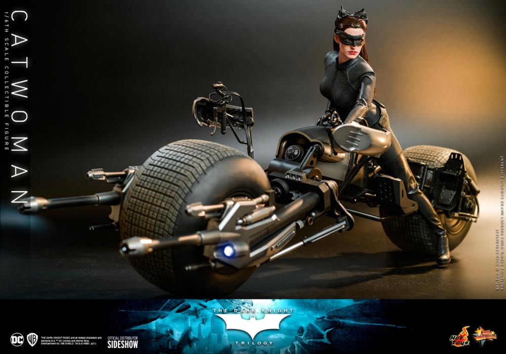 The Dark Knight Rises MMS627 Catwoman 1/6th Scale Collectible Figure Gallery Image 12