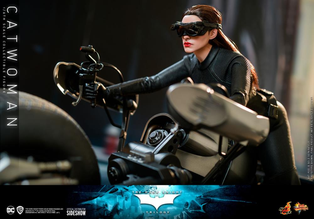 The Dark Knight Rises MMS627 Catwoman 1/6th Scale Collectible Figure Gallery Image 15