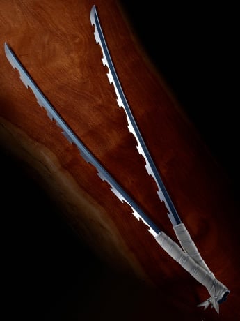 Demon Slayer: Kimetsu no Yaiba Proplica Inosuke Hashibara's Nichirin Swords Gallery Image 2