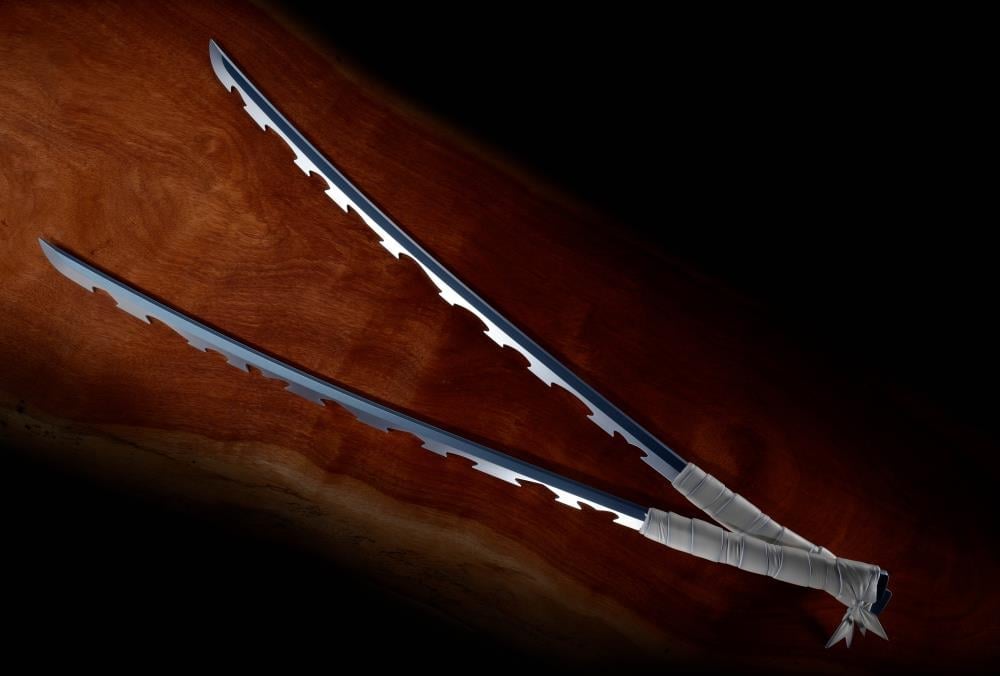 Demon Slayer: Kimetsu no Yaiba Proplica Inosuke Hashibara's Nichirin Swords Gallery Image 3