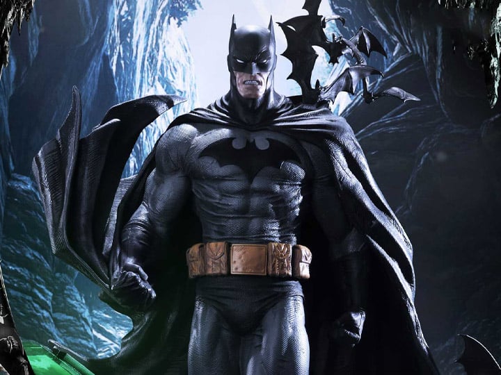 Batman: Hush Museum Masterline Batman (Batcave Black Ver.) 1/3 Scale Statue Gallery Image 1