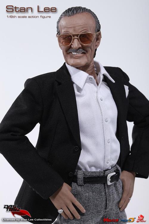 Stan Lee 1/6th Scale Limited Edition Figure Gallery Image 4