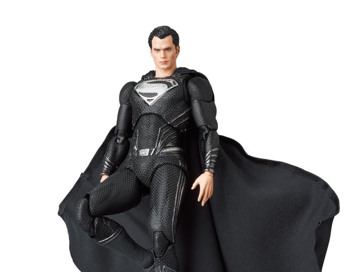Zack Snyder's Justice League MAFEX No.174 Superman (Black Suit) Action Figure Gallery Image 1