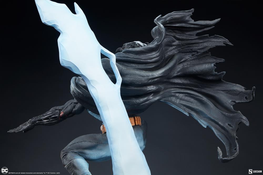 Batman: The Dark Knight Returns Premium Format Batman Limited Edition Statue Gallery Image 17