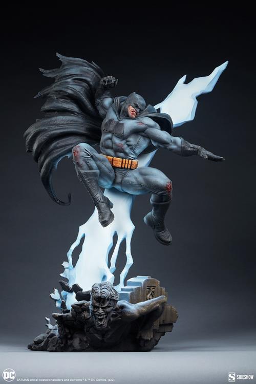 Batman: The Dark Knight Returns Premium Format Batman Limited Edition Statue Gallery Image 3