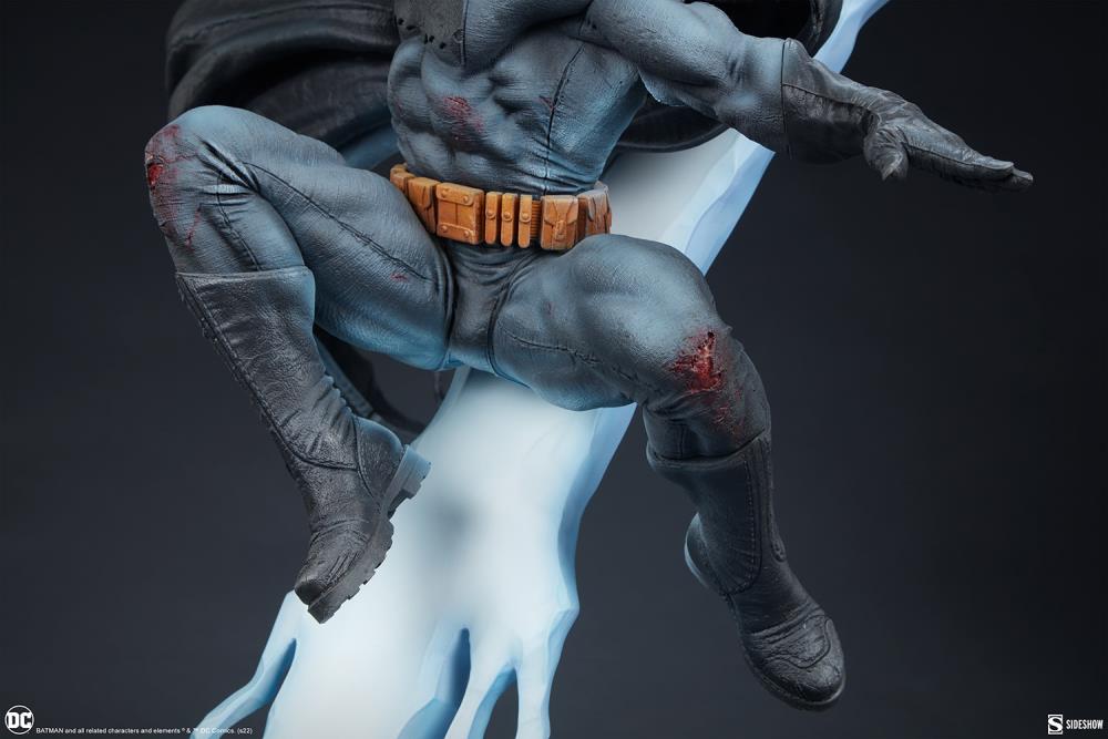 Batman: The Dark Knight Returns Premium Format Batman Limited Edition Statue Gallery Image 16