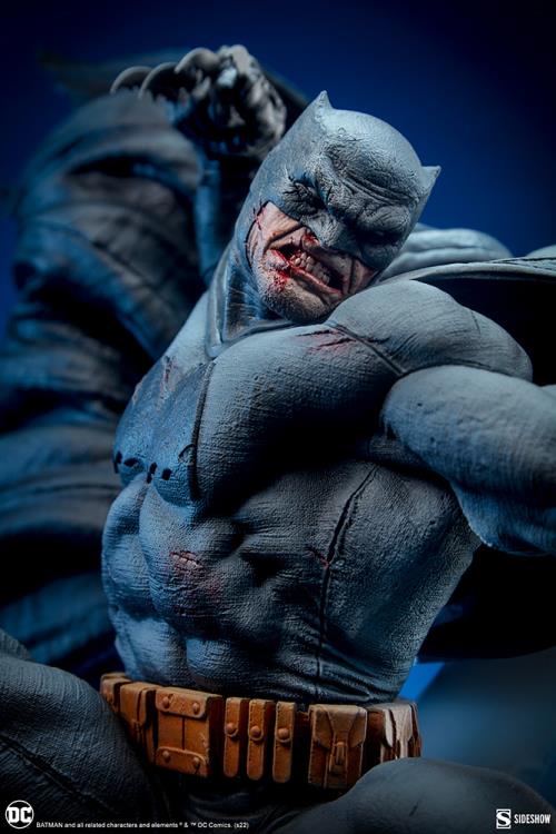 Batman: The Dark Knight Returns Premium Format Batman Limited Edition Statue Gallery Image 7