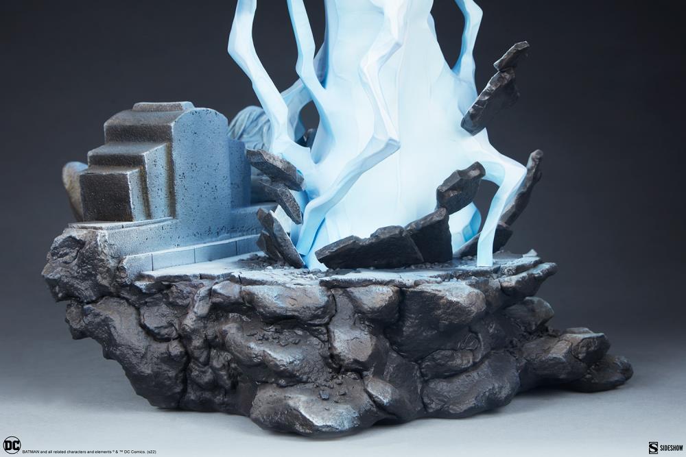 Batman: The Dark Knight Returns Premium Format Batman Limited Edition Statue Gallery Image 18
