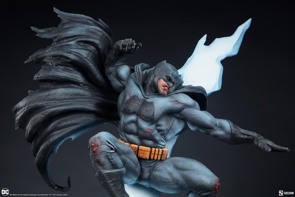 Batman: The Dark Knight Returns Premium Format Batman Limited Edition Statue Gallery Image 15