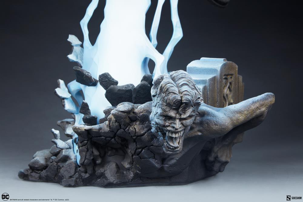 Batman: The Dark Knight Returns Premium Format Batman Limited Edition Statue Gallery Image 19