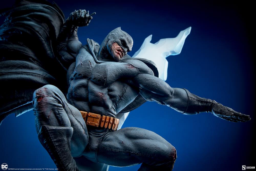 Batman: The Dark Knight Returns Premium Format Batman Limited Edition Statue Gallery Image 12