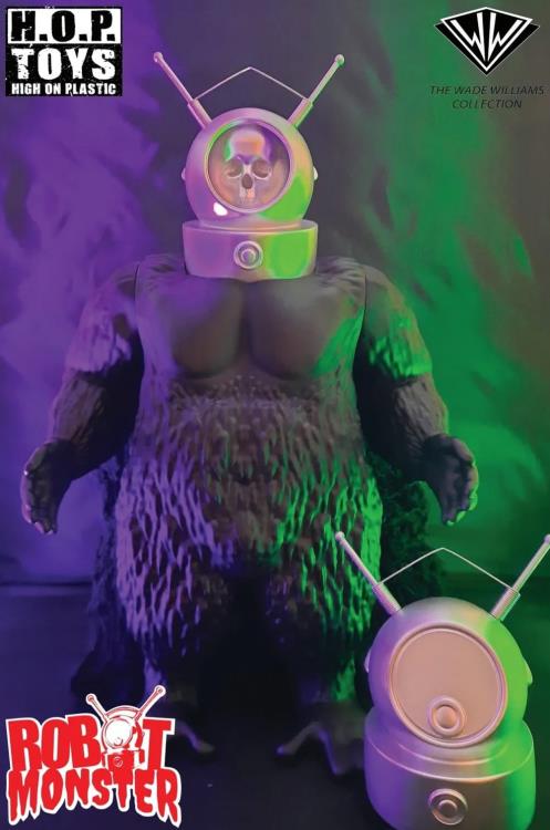 Robot Monster Ro-Man Deluxe 13-Inch Vinyl Figure Gallery Image 3