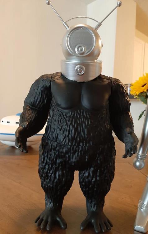 Robot Monster Ro-Man Deluxe 13-Inch Vinyl Figure Gallery Image 7