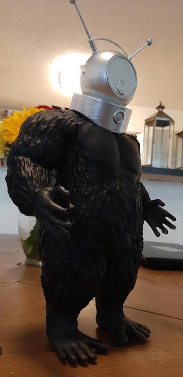 Robot Monster Ro-Man Deluxe 13-Inch Vinyl Figure Gallery Image 9