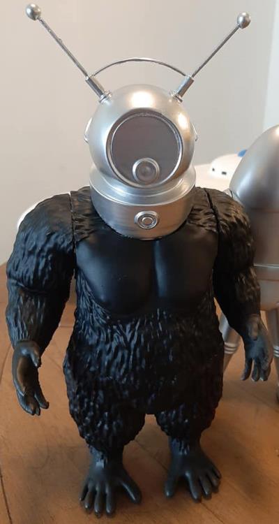 Robot Monster Ro-Man Deluxe 13-Inch Vinyl Figure Gallery Image 8