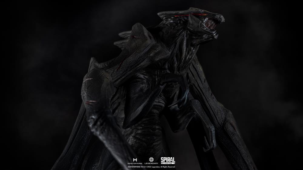 Godzilla: King of the Monsters Queen MUTO Vinyl Statue Gallery Image 10