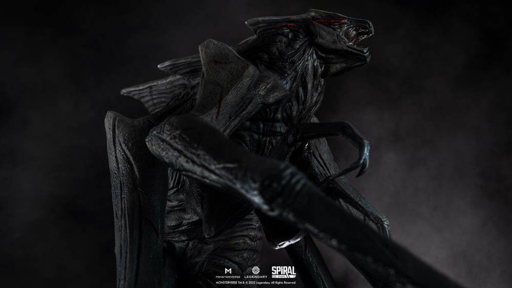 Godzilla: King of the Monsters Queen MUTO Vinyl Statue Gallery Image 13